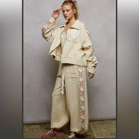 💕 POL 2-piece Stylish Cream and Pink Heart Jogger Set
